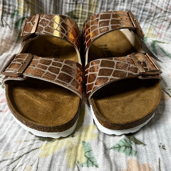 Birkenstock Metallic Rose Gold Gator Gleam Rose Gold Arizona Sandals - Picture 2 of 8